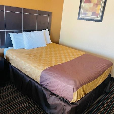 Sona Inn Dilley エクステリア 写真