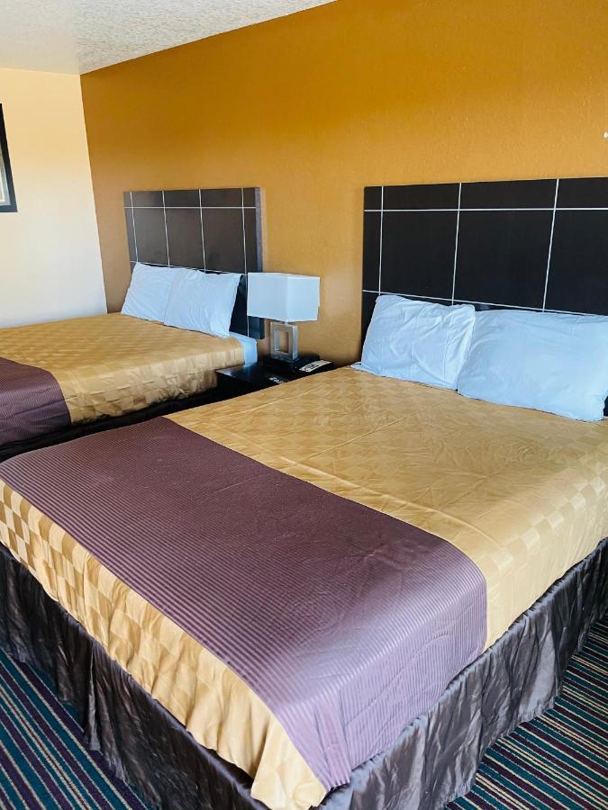 Sona Inn Dilley エクステリア 写真