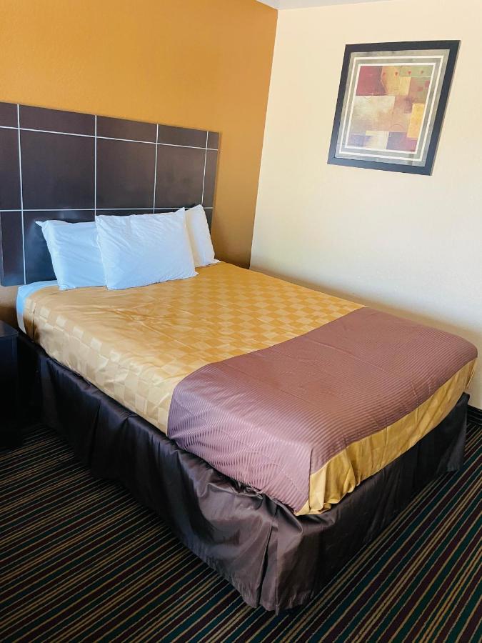 Sona Inn Dilley エクステリア 写真