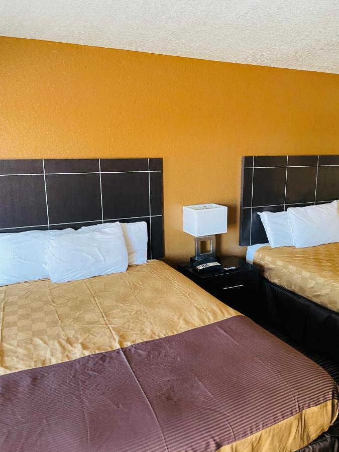 Sona Inn Dilley エクステリア 写真