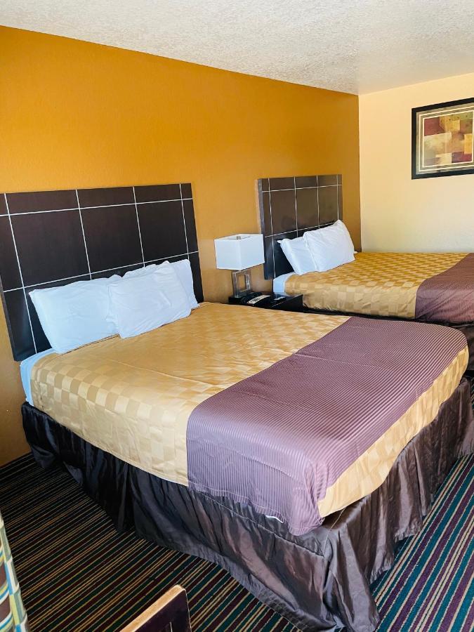 Sona Inn Dilley エクステリア 写真