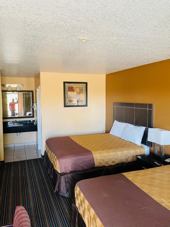 Sona Inn Dilley エクステリア 写真