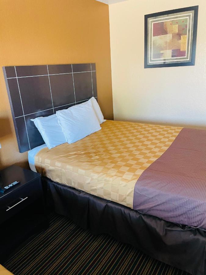 Sona Inn Dilley エクステリア 写真
