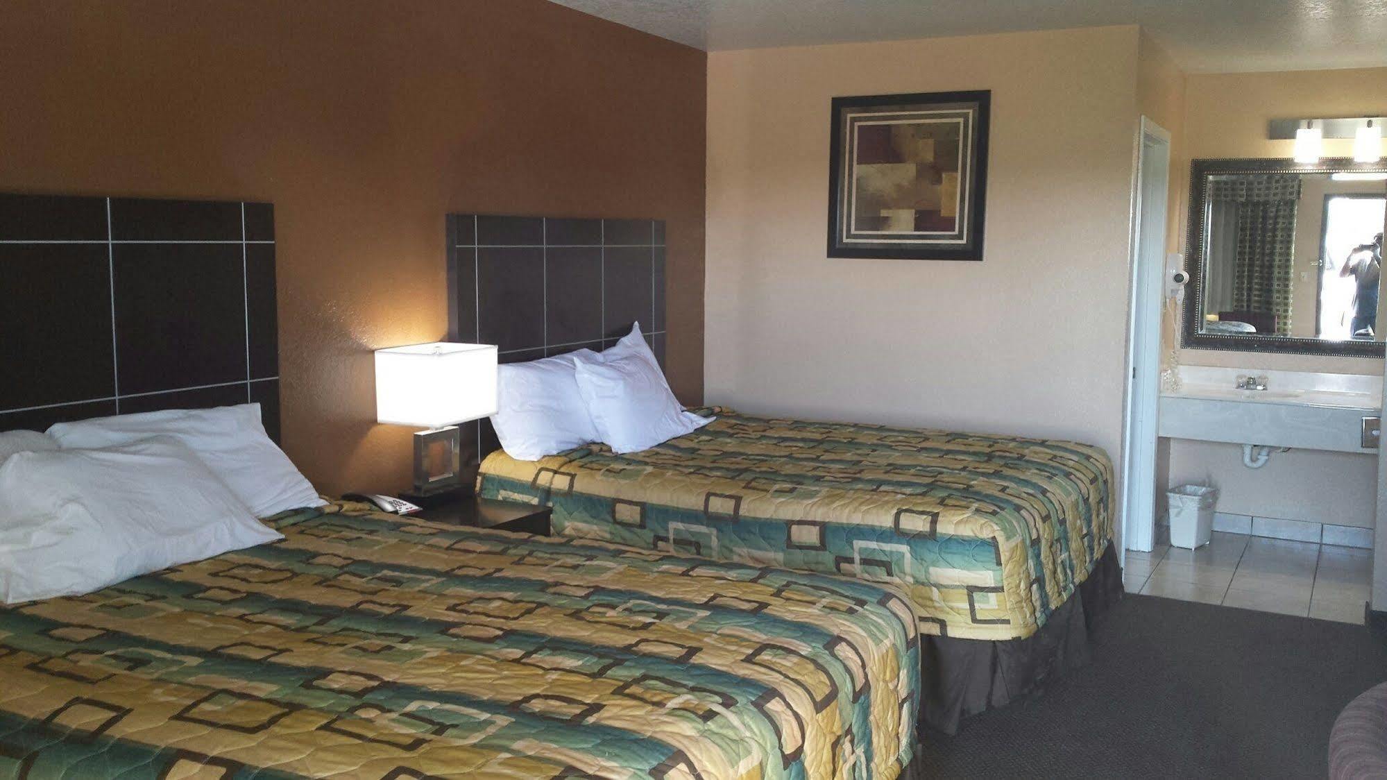 Sona Inn Dilley エクステリア 写真