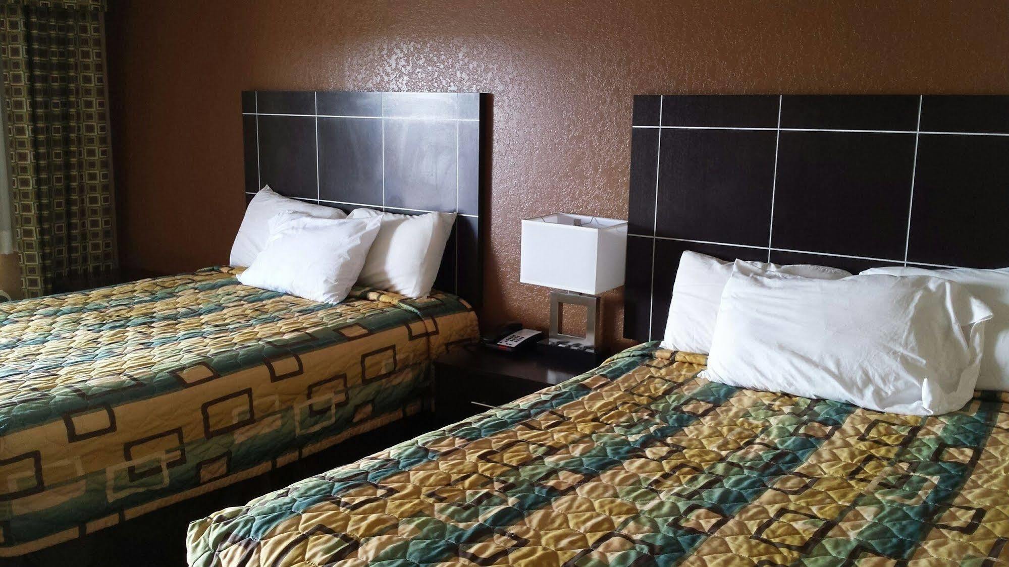 Sona Inn Dilley エクステリア 写真